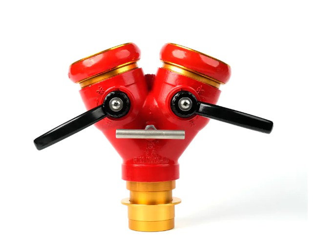 Quais são as vantagens de usar um distribuidor de mangueira de incêndio de mão dupla em arranha-céus e cenários de combate a incêndios florestais?